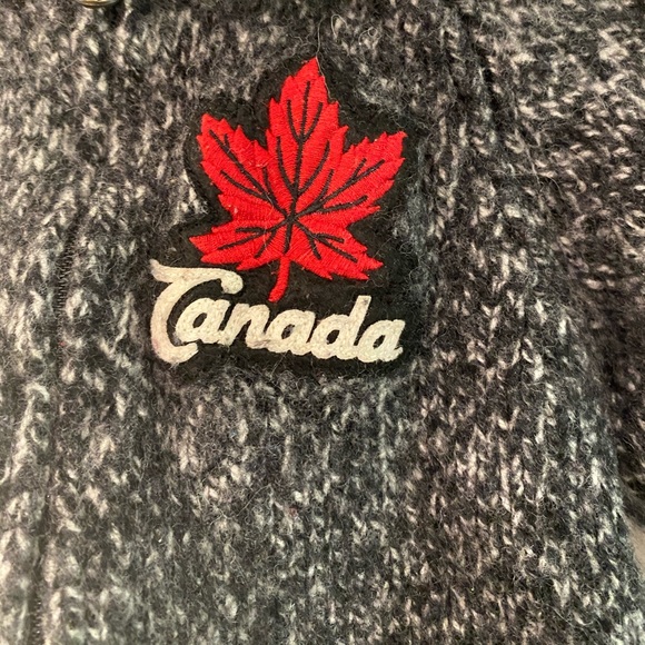 Hudson Bay Canada sweater - Picture 2 of 4